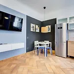 Διαμέρισμα Ferravilla Apt, 2 Min To Subway! *